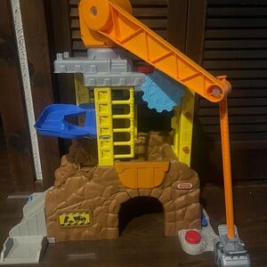 Little people construction Playset with Crane and Slide